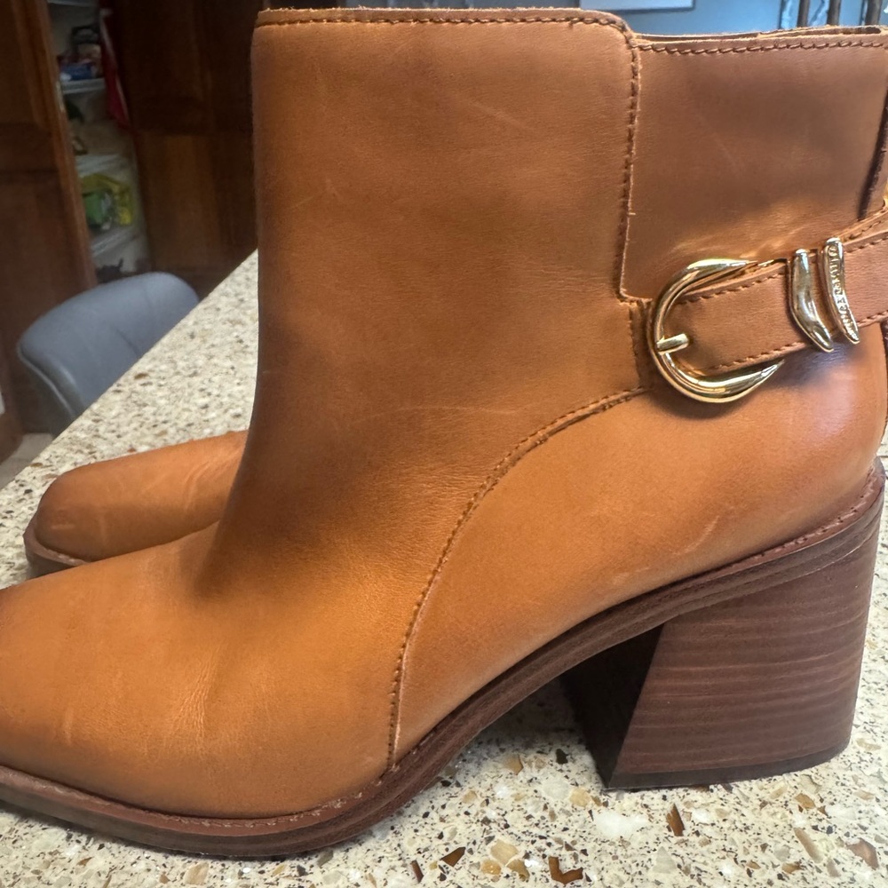 Vince Camuto Sameena Bootie Size 8
